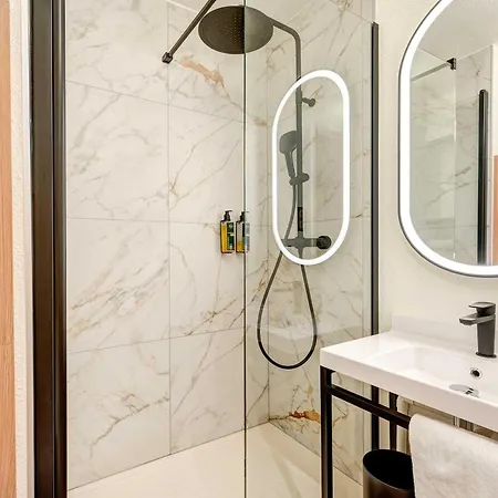 B&B Hotel Reims Centre Erlon-2